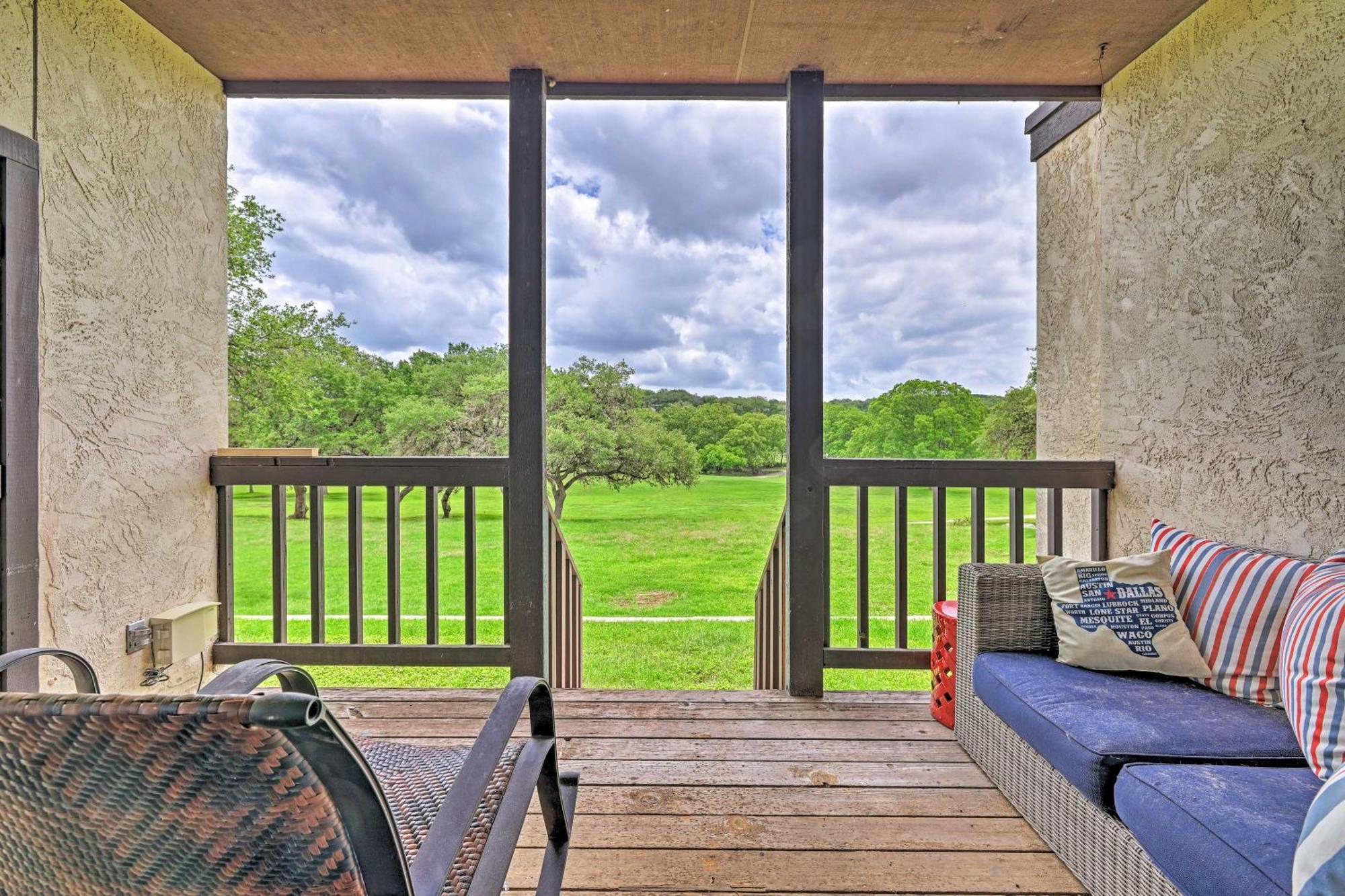 Modern Lakeside Golf Course Retreat With Deck! Canyon Lake Exteriér fotografie