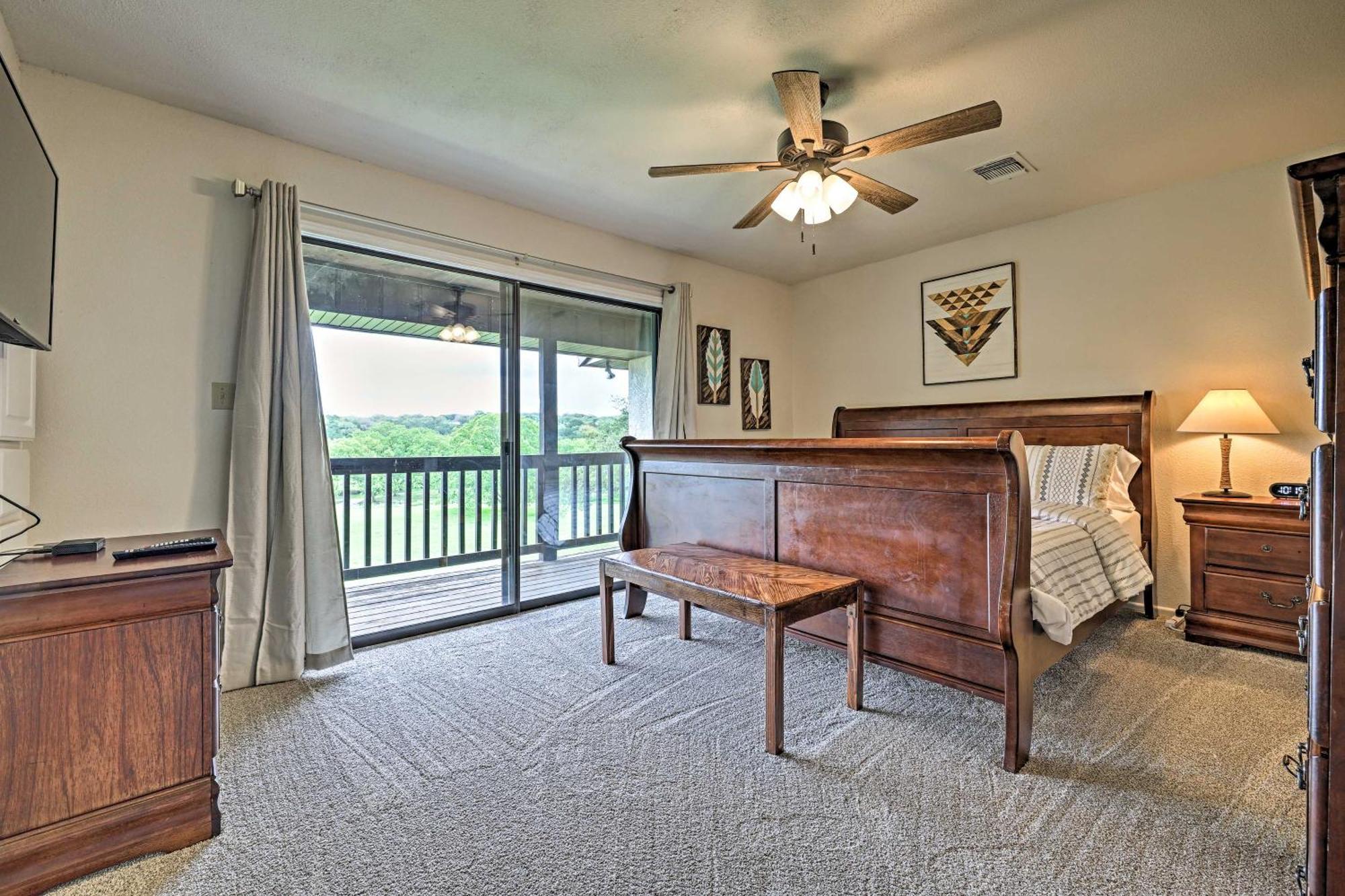 Modern Lakeside Golf Course Retreat With Deck! Canyon Lake Exteriér fotografie